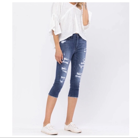 ShopEvelynne Denim - Boho Retro chic mid rise Capri  distressed frayed jeans